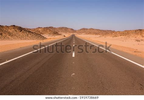 141,595 Road Desert Background Images, Stock Photos & Vectors ...