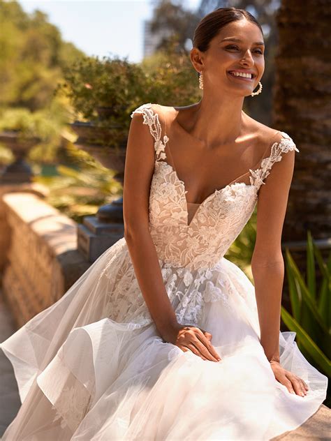 Subtle wedding dresses 60 photos - Vianawedding.com