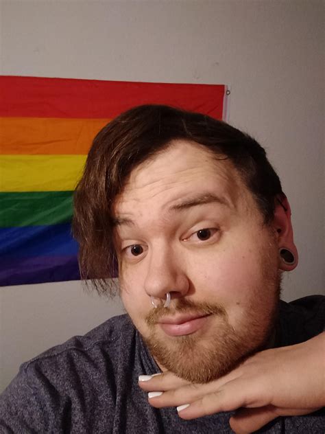 Day-old 8g septum stretch with a clear(ish) glass pincher I'm in