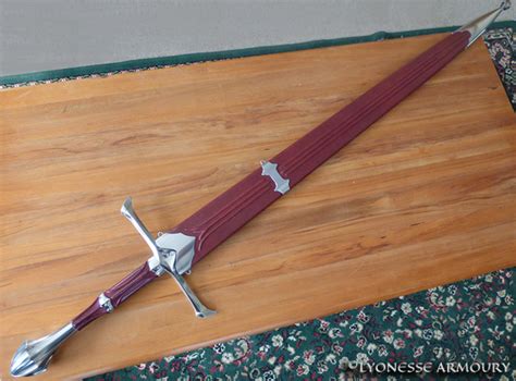 Leaf-Bladed Two-Handed Sword - Lyonesse Armoury
