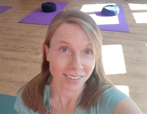 Yoga Docent: Samantha 