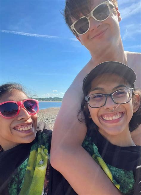 Conjoined twins answer frequently asked questions with total honesty