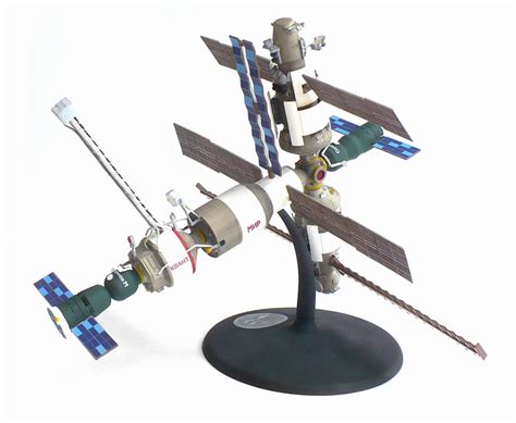 The Great Canadian Model Builders Web Page!: MIR Space Station