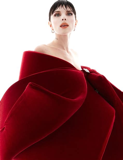 cosmopolitan magazine dec jan  subscriptions pocketmags