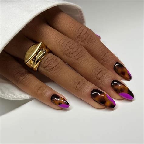Micro French Manicures & 25 More Simple Designs For Short Nails | Short