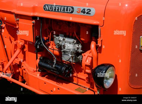 VINTAGE NUFFIELD 342 TRACTOR Stock Photo - Alamy