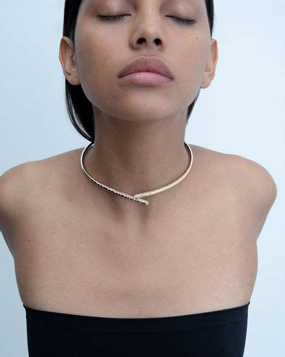 collar necklaces   wear