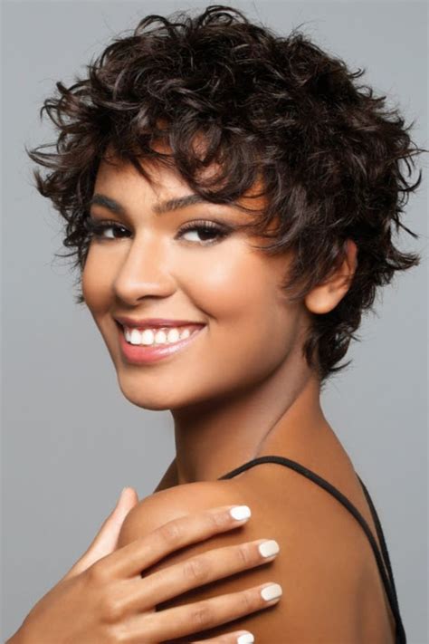 Natural Short Curly Hairstyles for round face | Haircuts for curly hair ...