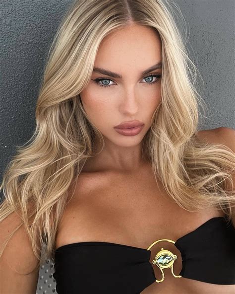 16 Sexy Summer Rose Hart Photos - 12thBLOG