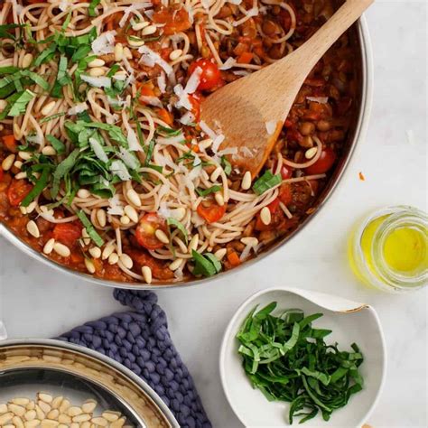 spaghetti bolognese recipe love  lemons