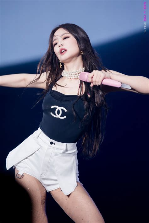 Khoảnh khắc sexy của Jennie (BLACKPINK) trên sân khấu