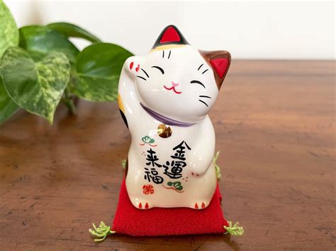 Japanese Lucky Cat Statue Maneki Neko, Beckoning Waving Cat for ...