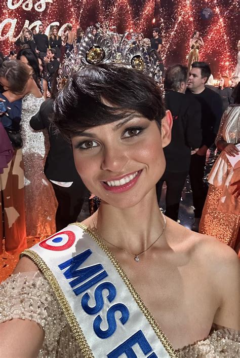 Miss France 2024: Eve Gilles, son look est un nouveau code miss et un