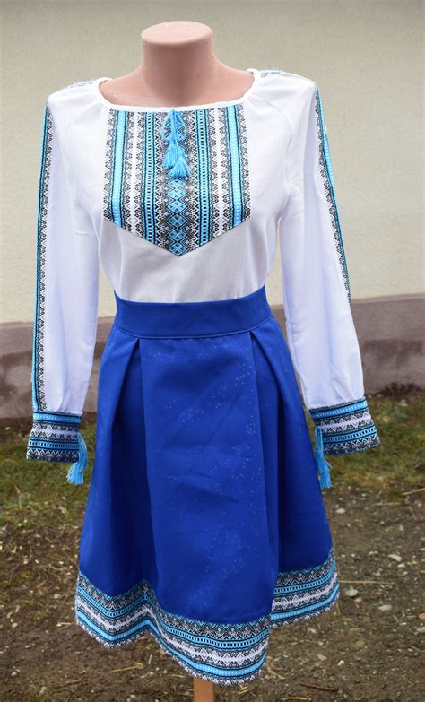 Купити вишитий костюм жіночий на сцену і на кожен день
