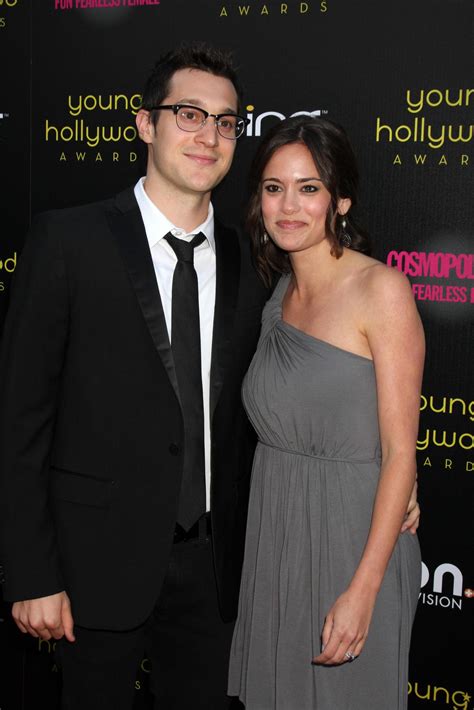 LOS ANGELES, MAY 20 - Dan Levy, Rachel Specter arriving at the 2011