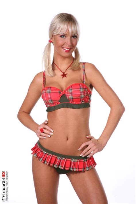 Stop watching pictures and get Natali Blond stripping on your desktop