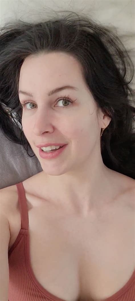 Sensualsunshine: The OnlyFans Star Experts Predict Will Dominate 2024 Image 8