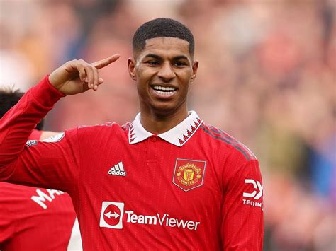marcus rashford sign  contract   years uncovered ug