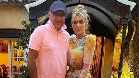 Жената на шеф Иван Манчев обслужва богаташи