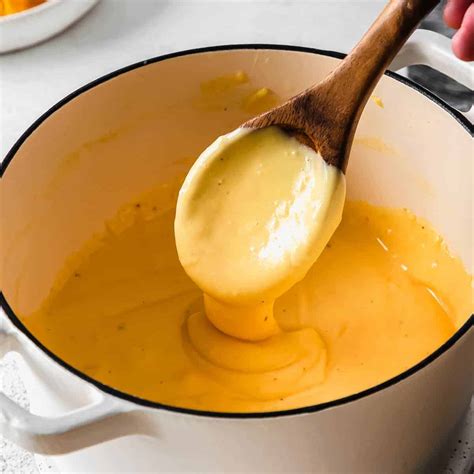 how to make mac and cheese sauce with velveeta