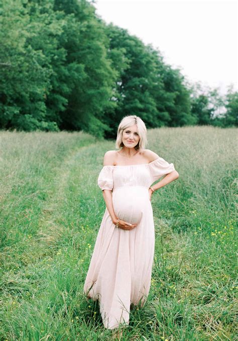 Our Maternity Photos + What to Wear to Your Maternity Photoshoot