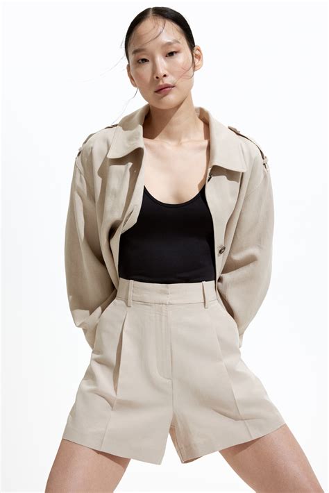 beige short shorts