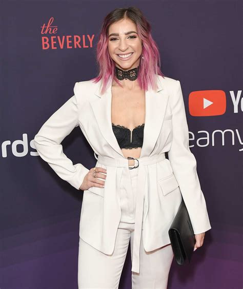 Gabbie Hanna Attends 2019 Streamy Awards in Los Angeles – Celeb Donut