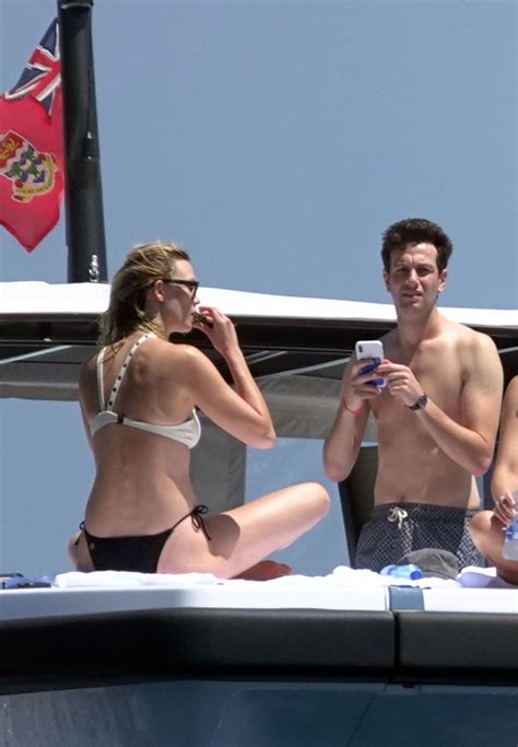 Karlie Kloss and Joshua Kushner on Holiday in Capri 07/20/2018 • CelebMafia