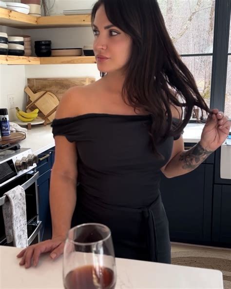 Mrswolflove | 1, 2 or 3? 😜 . . . #model #brunette #picoftheday #photo #