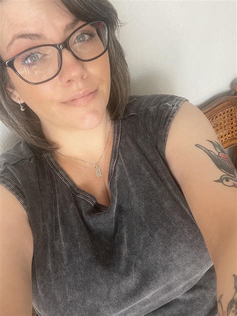 41 year old mom of 3 : r/cougars_and_milfs_sfw