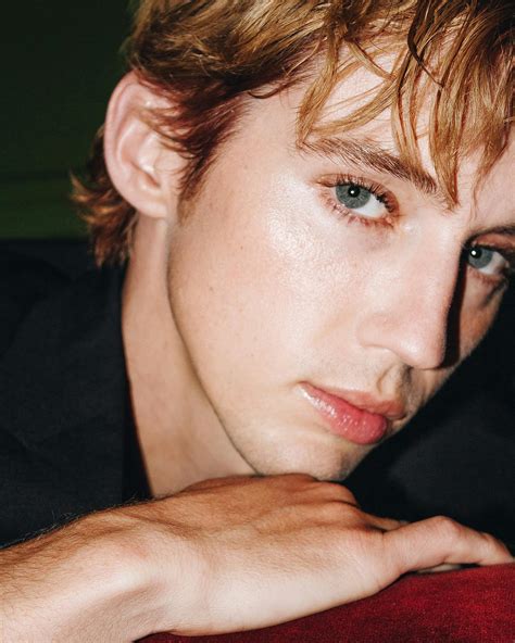 troye sivan talks beauty