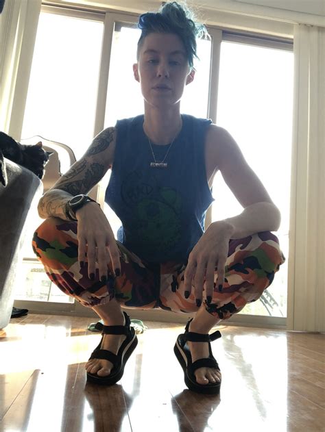 Comic Book Girl 19's feet