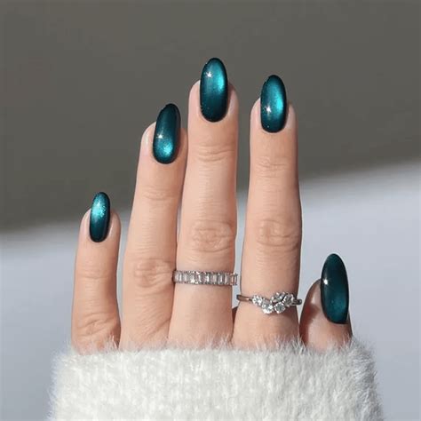 The 9 Biggest Nail Trends of 2025, From Shimmer to Short