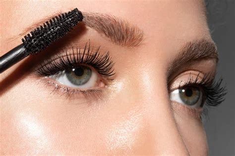top mascaras  short lashes  achieve  ultimate curl