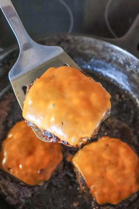 how to cook a hamburger in a cast iron skillet
