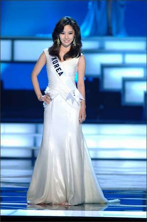 Miss Universe (2005) -- Presentation Show Gowns 3