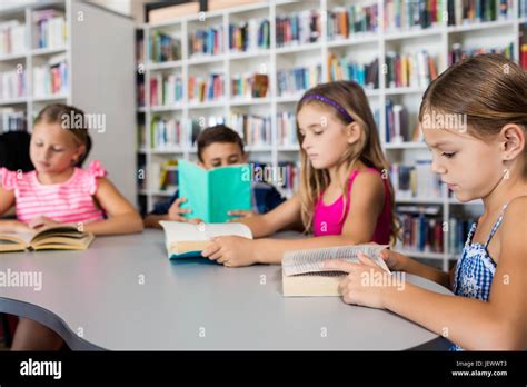 Pupils are reading books Stock Photo - Alamy
