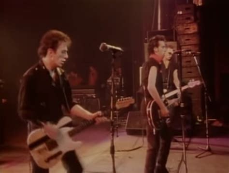 video der woche  clash  mit train  vain