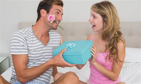 8 Romantic Gift Ideas For Dating Couples