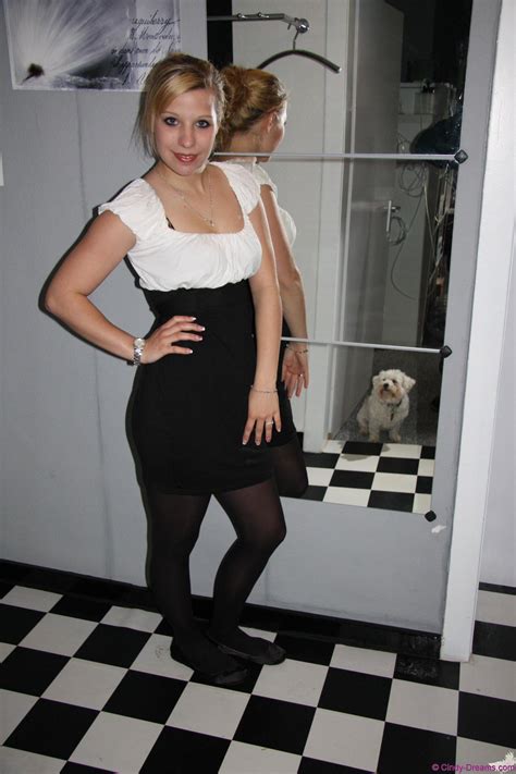 Deliziosa Cindy Tezza. : r/DressedAndUndressed