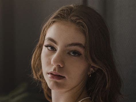 Cam - Model - Aria - non nude model : r/Model