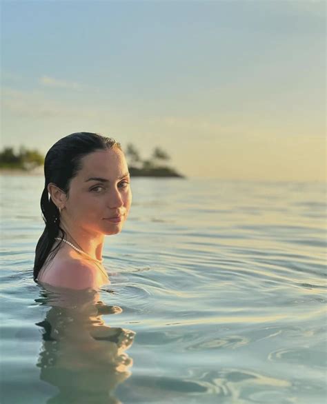 Mommy Ana De Armas catches me jerking off behind her back while we are