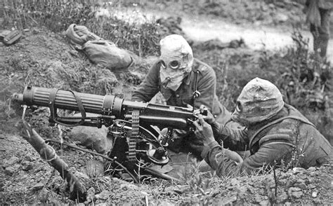 File:Vickers machine gun crew with gas masks.jpg - Wikimedia Commons