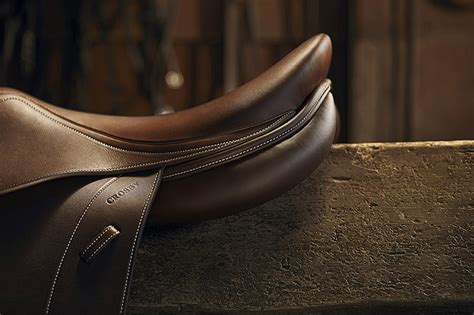 saddle guides  choosing horse ridding saddles