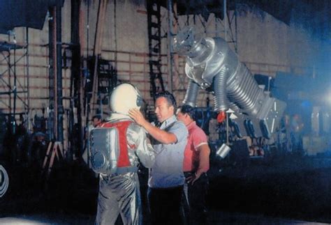 BEHIND THE SCENES PHOTO GALLERY #01 | Behind the scenes, Lost in space ...