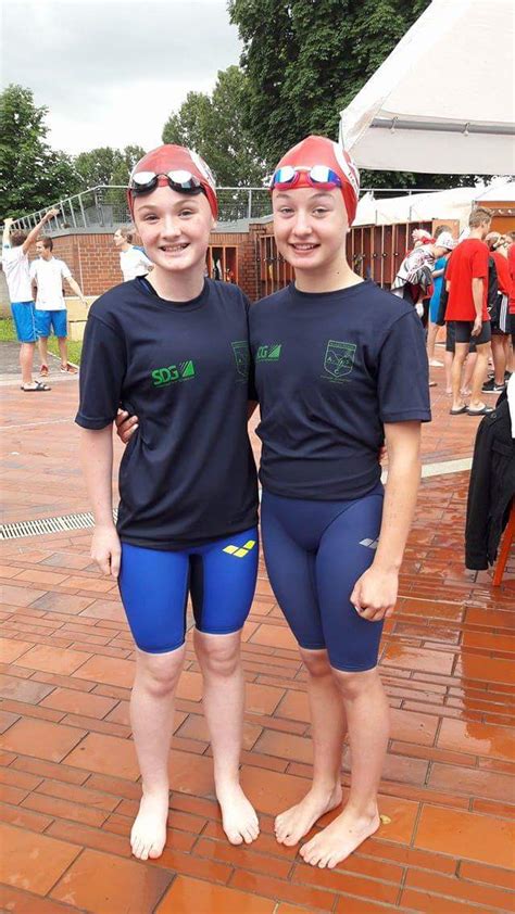 Sheena and Allison part of the Junior Girls relay team that swam the 4×50 Medley Relay. « Sliabh ...