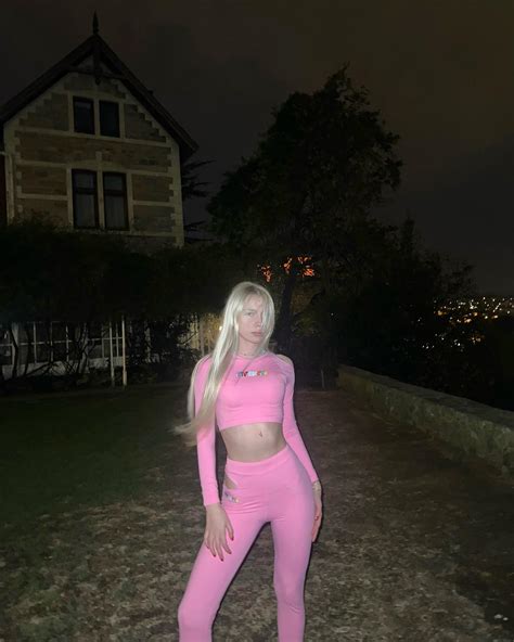 aleyna tilki #2342273 - uludağ sözlük galeri