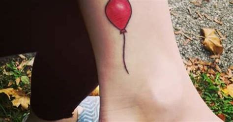 Red ballon tattoo on Jess Druze's ankle.