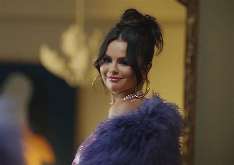 Selena Gomez a fost operată după ce și-a rupt mâna