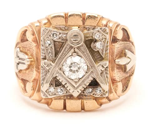 Lot 1181: 10K Gold & Diamond Masonic Ring | Case Auctions